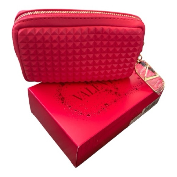 Valentino Red - Wristlet - Card Holder W 2 Lipsticks (123R) & (22R)
NIB - Picture 1 of 12